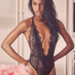 femme du 85 en lingerie pour live show